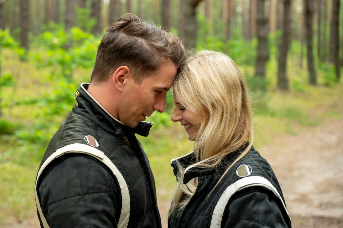 Barwy szczęścia odc. 2514. Iwona (Izabela Zwierzyńska), Tomasz Kępski (Jakub Sokołowski)