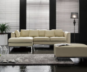 Kremowa sofa