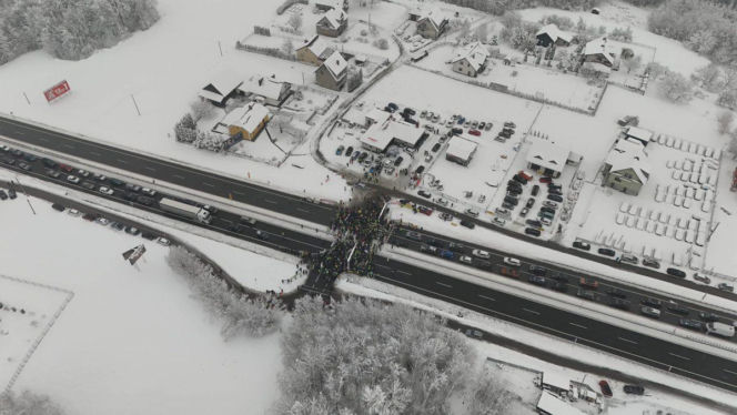 Mieszkańcy wyszli na ulice i zablokowali zakopiankę. Wszystko przez budowę drogi S7