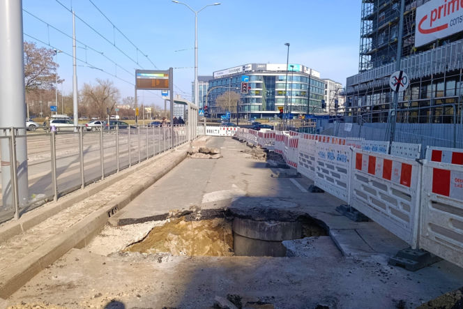 Zapadlisko na al. Powstańców Wlkp.