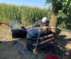 ZMASAKROWANE auto na DK nr 7! Ranni rodzice z maluszkiem! ZDJĘCIA z koszmarnego wypadku