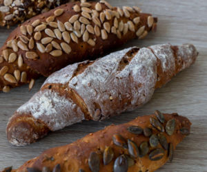 Kornspitz – domowa bułka pełnoziarnista z chrupiącą skórką