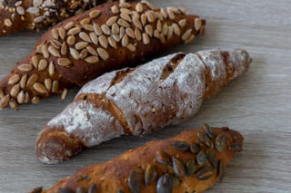 Kornspitz – domowa bułka pełnoziarnista z chrupiącą skórką