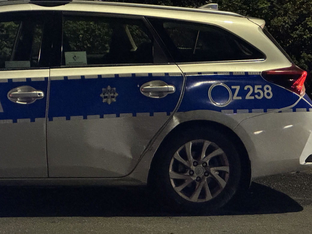 Nocny pościg ulicami Warszawy. Ranny policjant, w akcji pies tropiący
