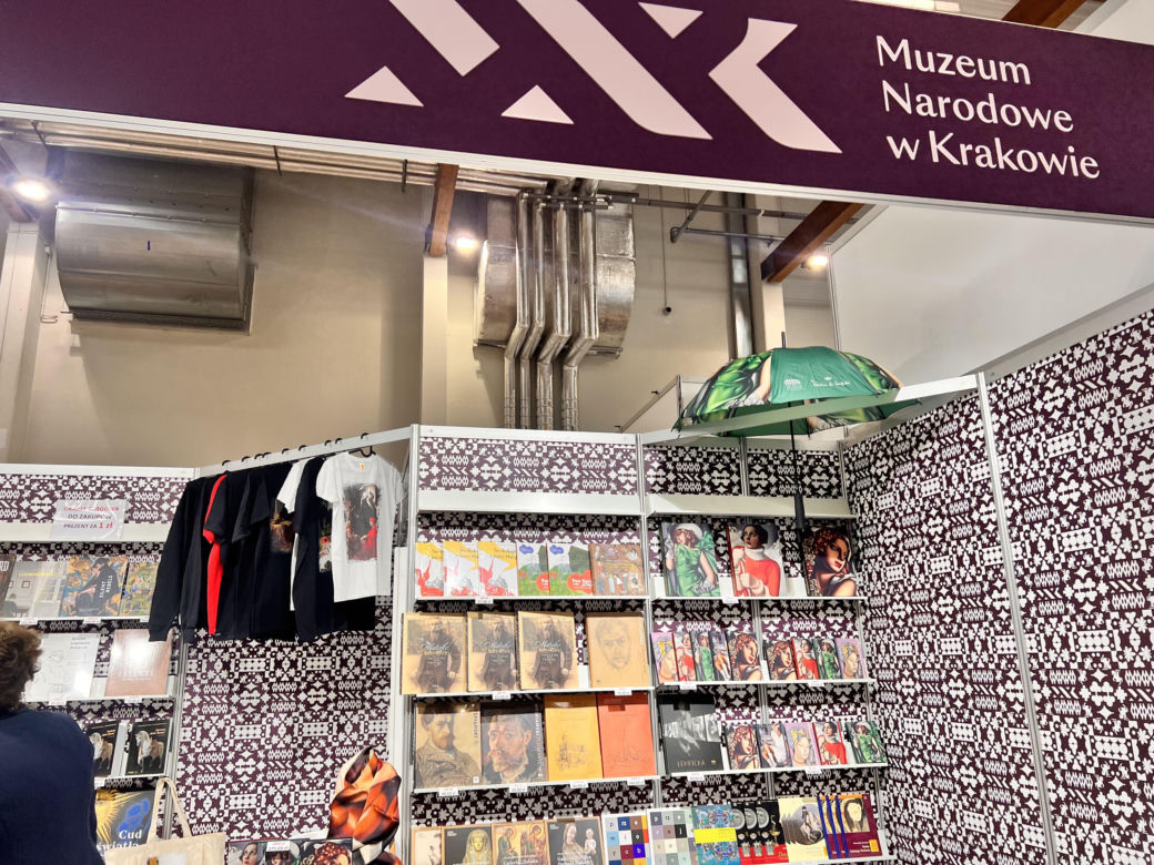 Targi Książki w Krakowie 2023. Zaskakująca frekwencja. Tłumy dopisały!