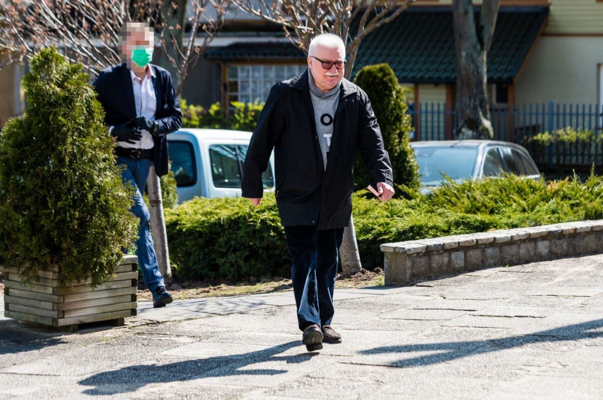 Koronawirus w Trójmieście. Ochroniarze Lecha Wałęsy w maseczkach