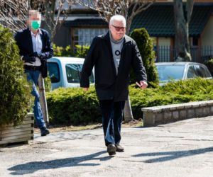 Koronawirus w Trójmieście. Ochroniarze Lecha Wałęsy w maseczkach
