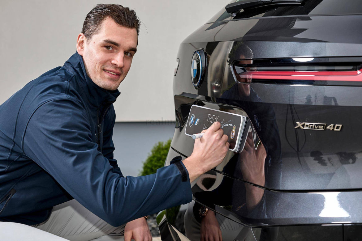 Zawodnicy Realu Madryt odebrali elektryczne BMW