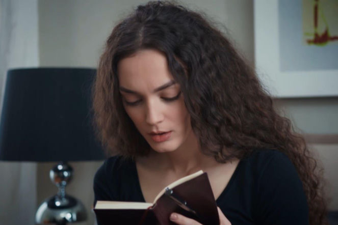 Dziedzictwo, odcinek 843: Nana wchodzi do pokoju Acara i zamiera. Tego się nie spodziewała