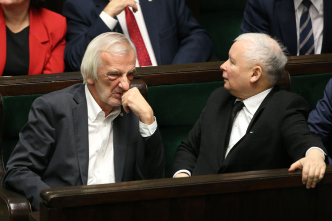 Tak maseczkę w Sejmie nosił Ryszard Terlecki. Teraz ma koronawirusa
