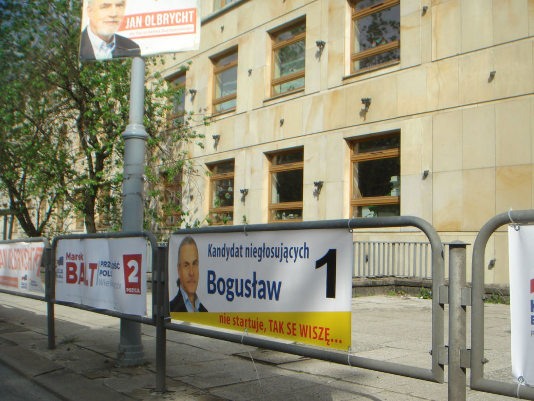 "Nie startuję, tak se wiszę". Kampania Pana Bogusława podbija internet! [ZDJĘCIA]