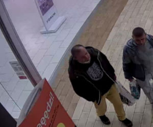 Gliwice: Są podejrzani o kradzież drogiego zegarka. Rozpoznajesz ich? ZDJĘCIA