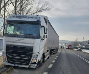 Bus, porshe i ciężarówka zderzyły się na DK19