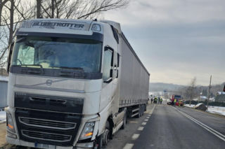 Bus, porshe i ciężarówka zderzyły się na DK19