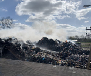 Pożar składowiska w Łowiczku! 19 zastępów straży pożarnej w akcji