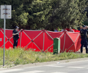 Na środku ulicy rozłożyli parawan. Nie żyje mężczyzna