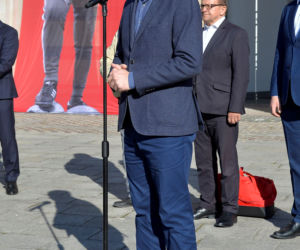stylizacje premiera Mateusza Morawieckiego