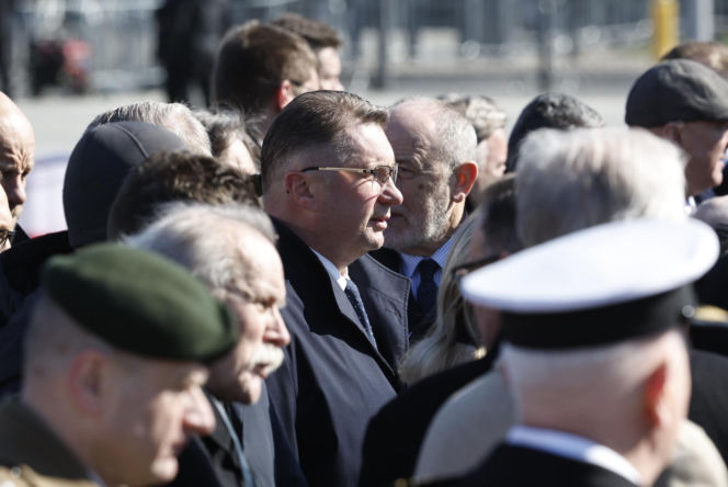 Rocznica katastrofy smoleńskiej. Prezydent Nawrocki uczcił pamięć zmarłych