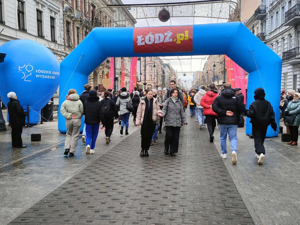 Polonez dla Łodzi. Setki łodzian we wspólnym tańcu [ZDJĘCIA]
