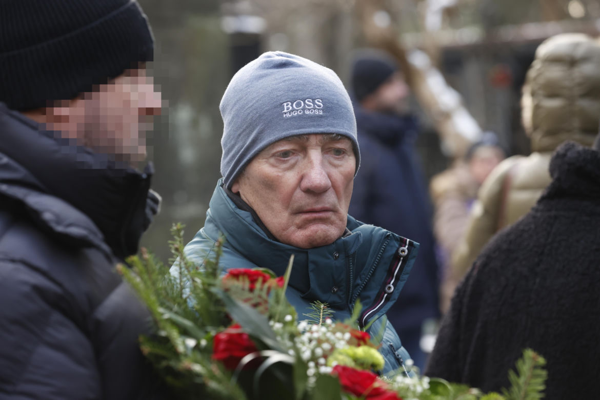 Rodzina i przyjaciele pożegnali Macieja Damięckiego. Aktor jednak  nie spoczął w Alei Zasłużonych