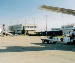 Tak się kiedyś latało! Katowice Airport 20 lat temu. Te zdjęcia to prawdziwa podróż w czasie