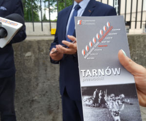 Napis „TV łże” na murze przy ul. Kopernika pochodzący z lat 80. ubiegłego wieku został zabezpieczony