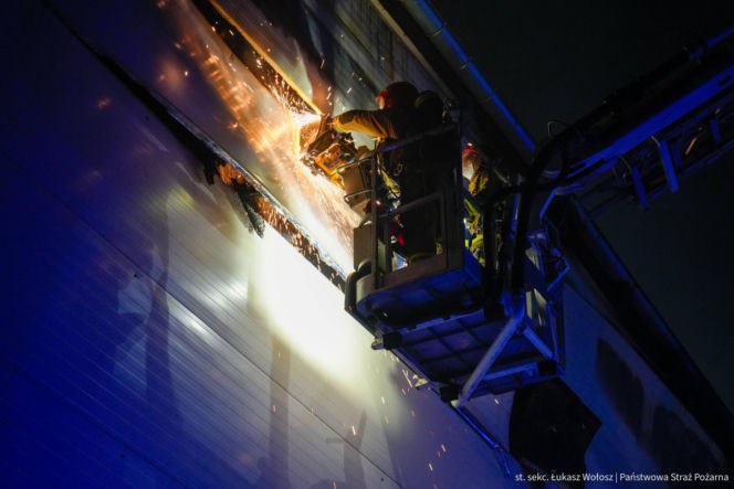 Pożar hali produkcyjnej w miejscowości Aleksandria Pierwsza