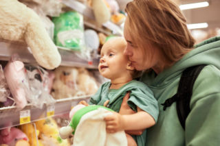 Kupujesz kolejne zabawki? Badania są bezlitosne: dzieciom to nie pomaga