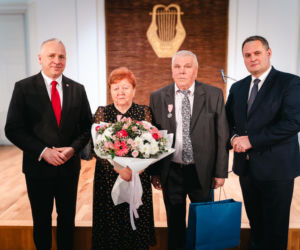 Złoty Gody par małżeńskich w Siedlcach - wręczenie pamiątkowych medali