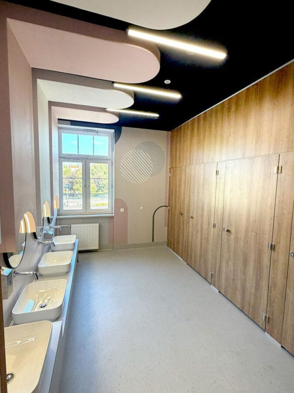 Łazienki w SP 7 w Lesznie po remoncie