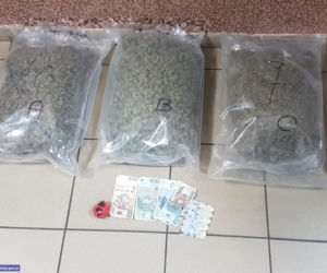 Pseudokibic wiózł po pijaku 3,5 kg marihuany