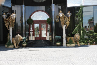 Niezwykła kariera braci Koral. Od kręcenia lodów w piwnicy do milionów