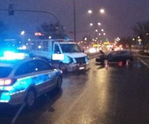Olsztyn. Wypadek na skrzyżowaniu ul. Towarowej z ul. Stalową. Jedna osoba ranna