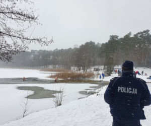Morsom nad Jeziorem Jezuickim przyglądała się policja