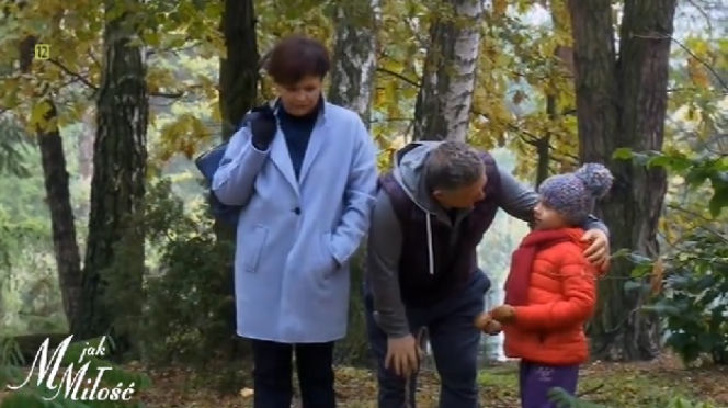 M jak miłość odcinek 1204. Artur Rogowski (Robert Moskwa), Marysia (Małgorzata Pieńkowska), Basia (Maja Wudkiewicz)