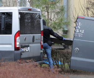 Dramat na Bielanach. Kobieta wypadła z 6 piętra