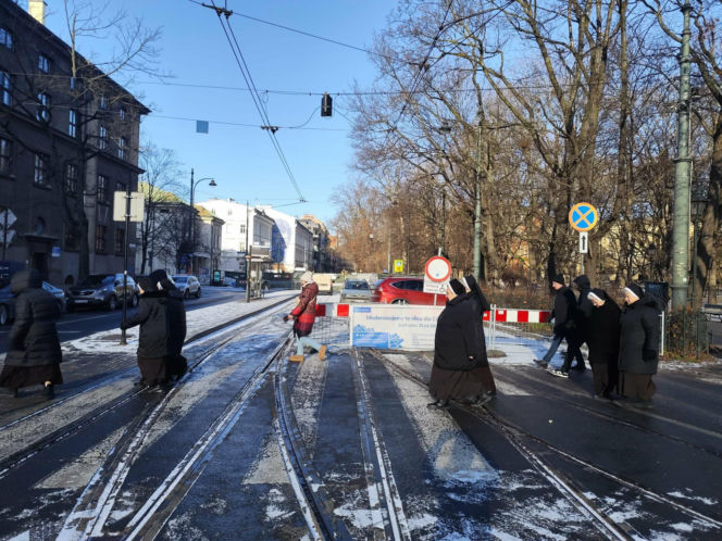 Koszmar w centrum Krakowa. Remont torowiska na Piłsudskiego potrwa do 2026 roku! Mieszkańcy tracą cierpliwość