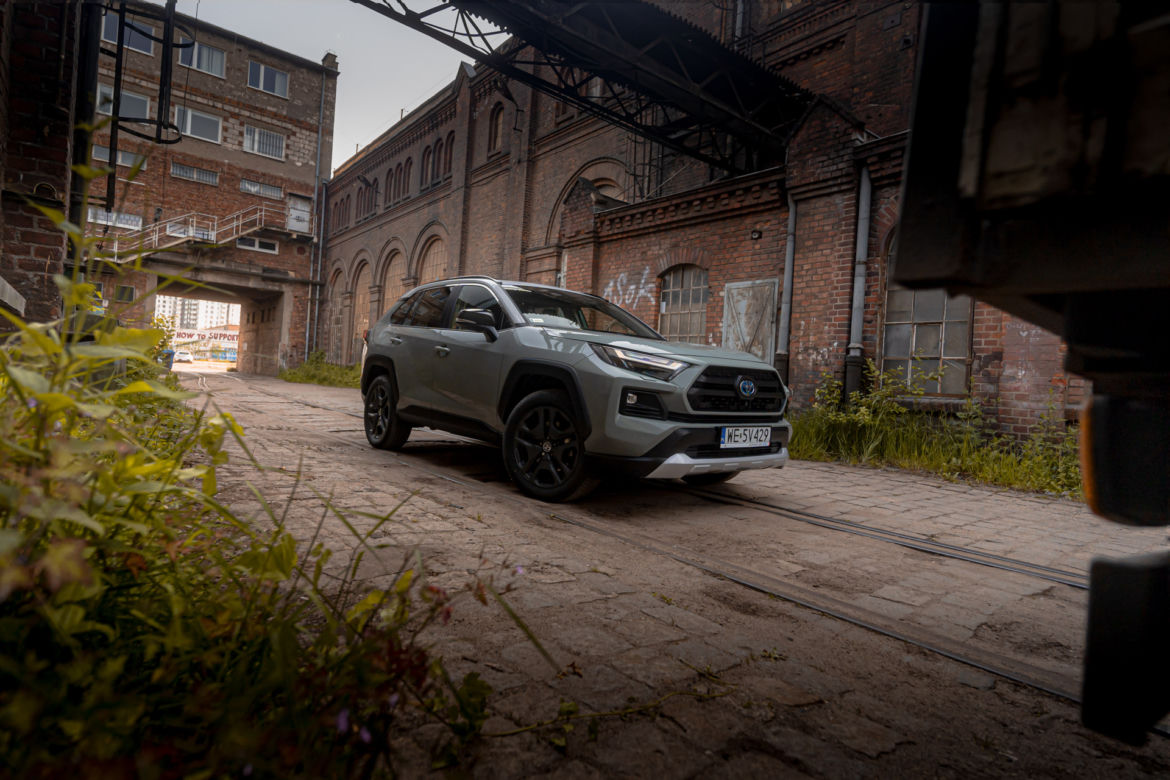 Toyota RAV4 Adventure Hybrid Dynamic Force 222 KM i-AWD e-CVT