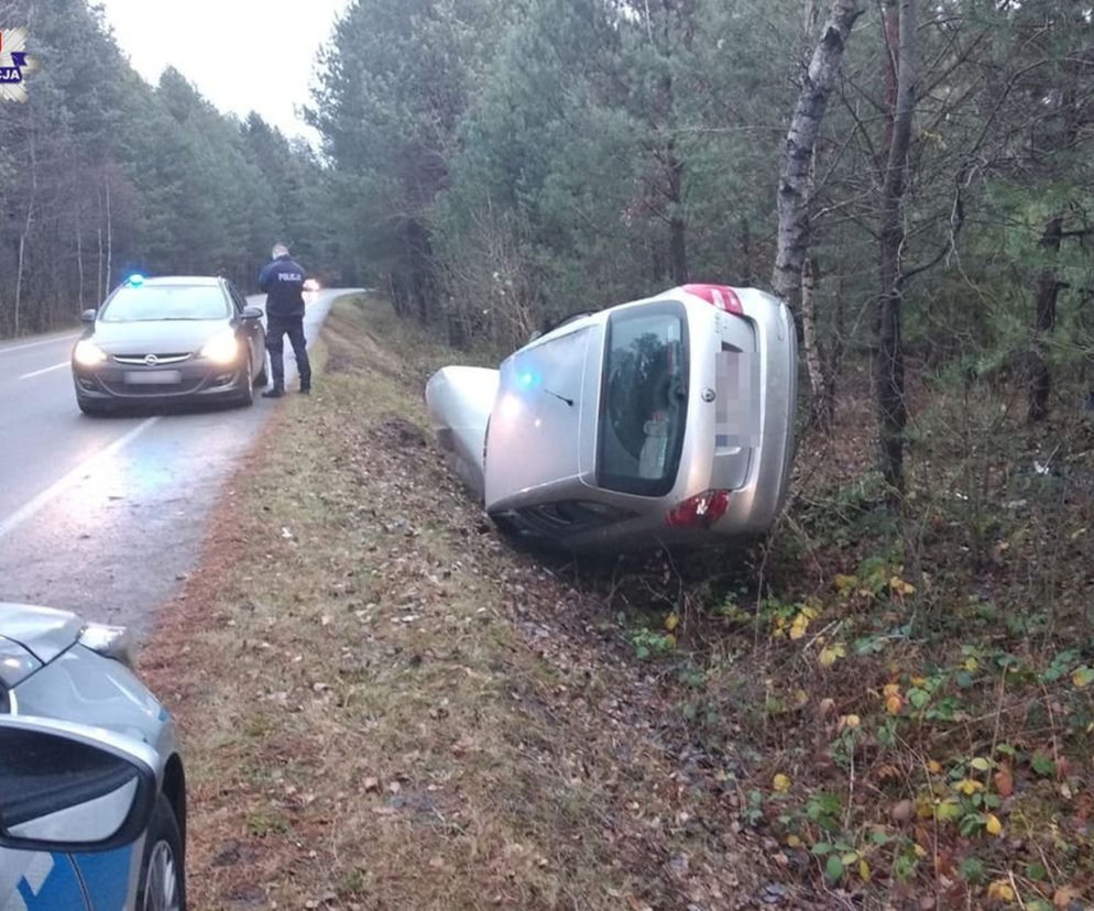 25-latek ukradł cztery telefony i podczas ucieczki wpadł autem do rowu