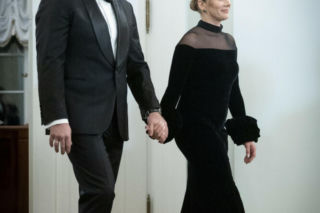 Czarna suknia z prześwitami pierwszej damy rozpaliła Pałac Prezydencki