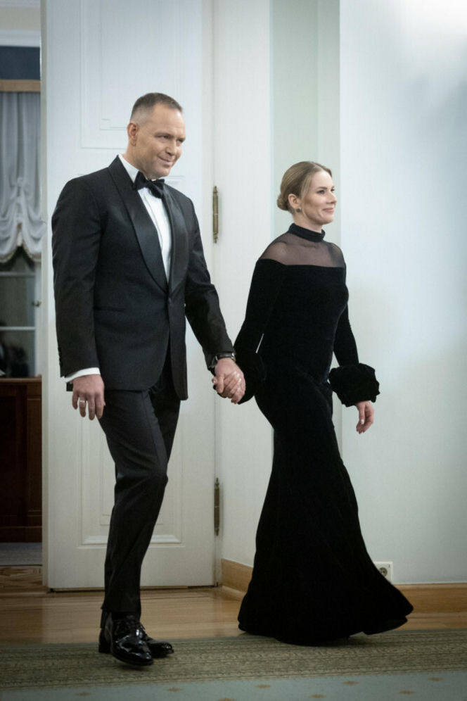 Czarna suknia z prześwitami pierwszej damy rozpaliła Pałac Prezydencki