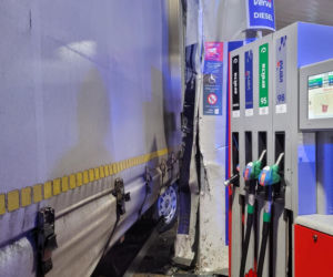 Silna gołoledź paraliżuje Dolny Śląsk! Autobus w rowie, ciężarówka uderzyła w słup