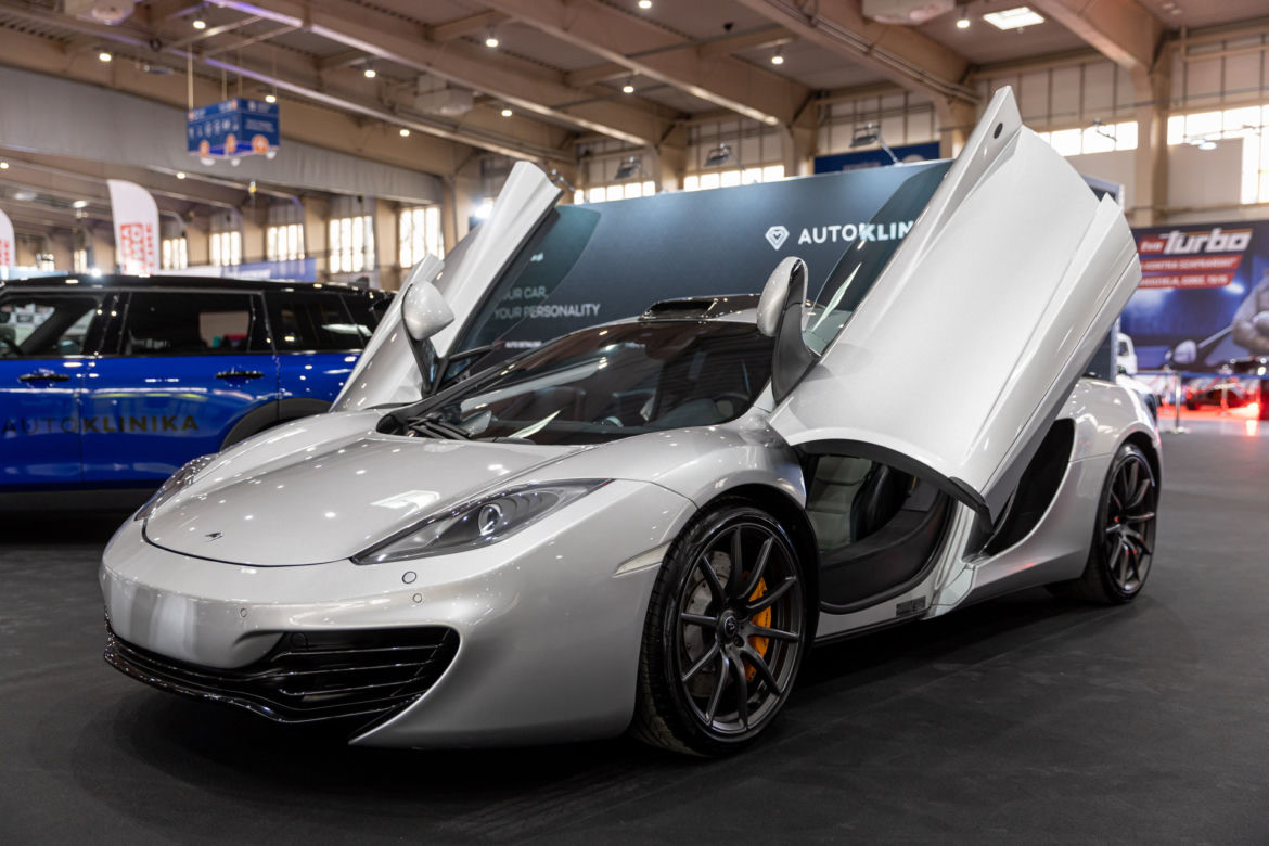 Poznań Motor Show 2022 trwa. Pojazdy policyjne także zachwycają 