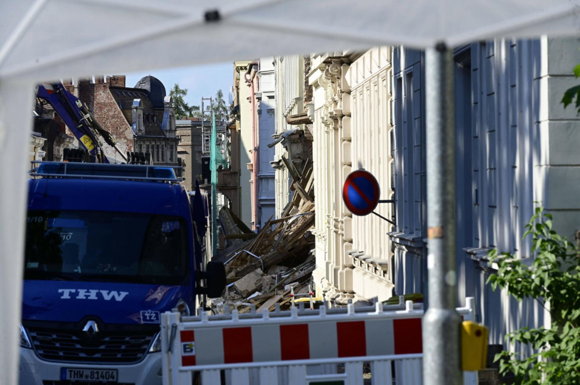Po zawaleniu się budynku w Goerlitz trwa akcja ratunkowa, wydobyli w nocy ciało 25-latki