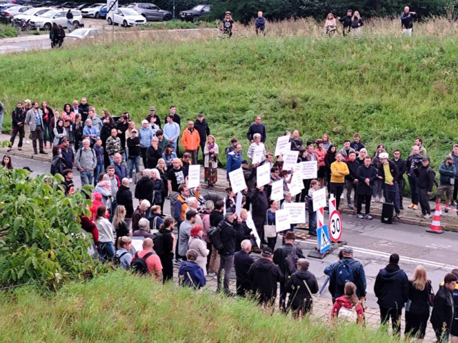 "Cichy marsz" w Krakowie po tragicznym wypadku. Zginęło młode małżeństwo