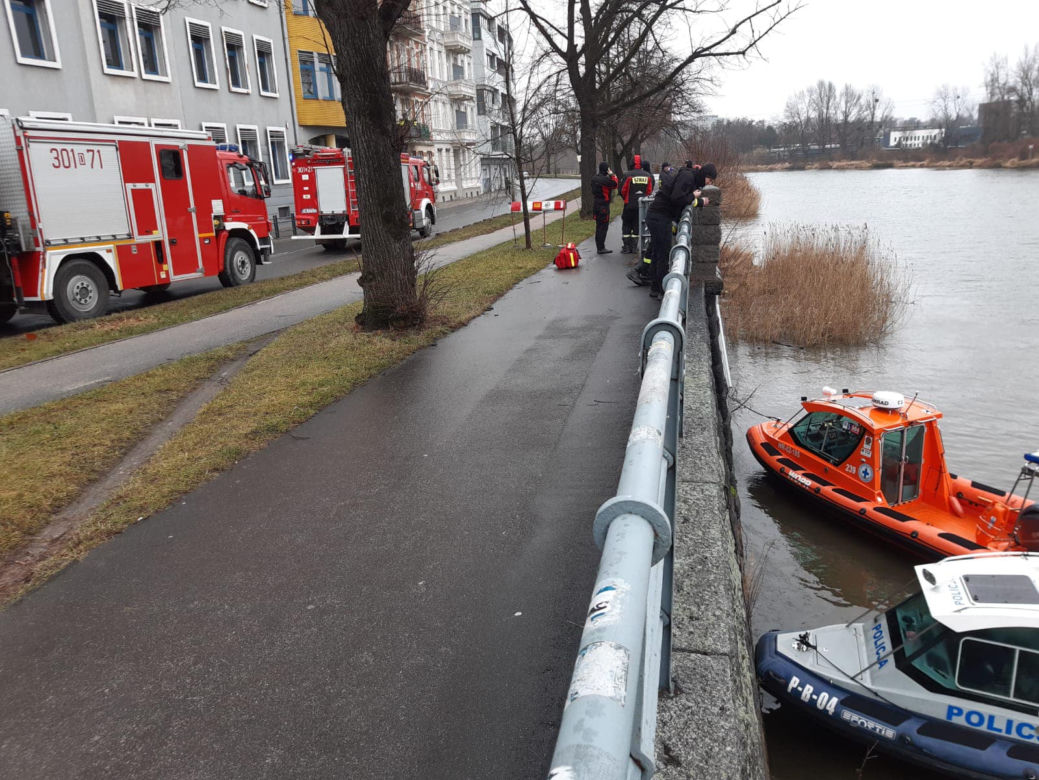 Zwłoki kobiety w średnim wieku wyłowione z Odry w centrum Wrocławia