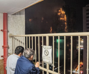 To najtragiczniejszy pożar w Hongkongu od dziesięcioleci. Bilans ofiar wzrósł do 94. Strażacy muszą przeszukać 2 tysiące mieszkań