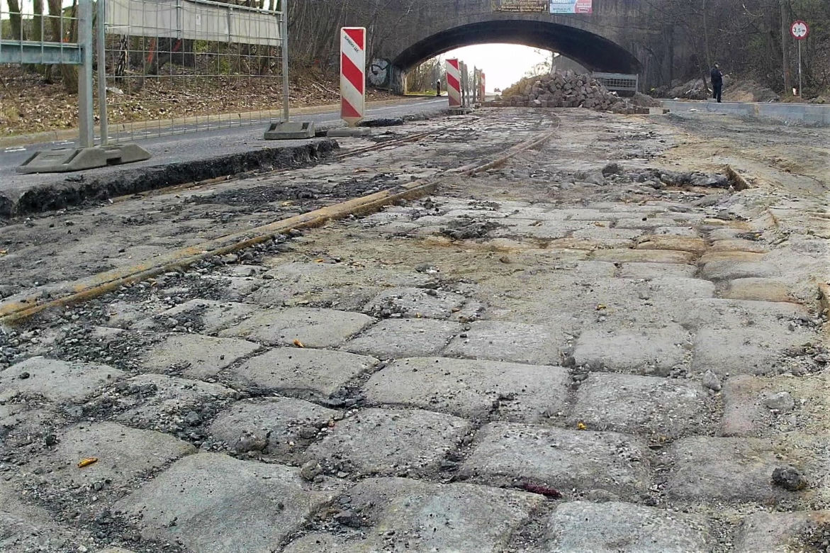 Pozostałości po trasie tramwajowej w "dolinie śmierci"