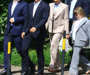 Nawrocki na procesji z rodziną