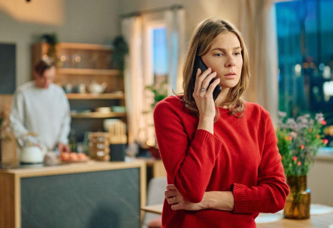 "Na Wspólnej", odcinek 4171: Kariera Mariusza wisi na włosku. Mężczyzna ucieka w alkohol i odsuwa się od Oli